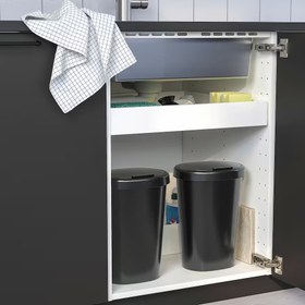 تصویر سطل زباله ایکیا مدل HÖLASS ا IKEA HÖLASS Bin with lid, black IKEA HÖLASS Bin with lid, black