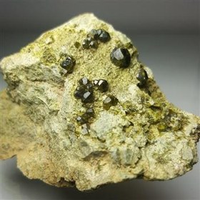 تصویر گارنت دمانتوئید (Demantoid Garnet) 