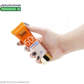 تصویر کرم ژل ضد افتاب رنگی SPF 50 ساین اسکین مناسب پوست چرب ضد آفتاب صورت مدل کرم ژل ضد افتاب رنگی SPF 50 ساین اسکین مناسب پوست چرب چرب SPF 50 حجم 50گرم برند ساین اسکین طبیعی