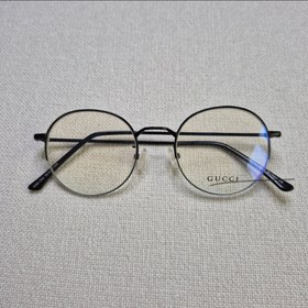 تصویر عینک شیشه‌ای ۳ 