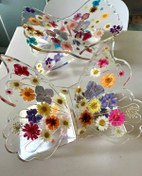 تصویر رحل قرآن رزینی پروانه با گلهای رنگارنگ 