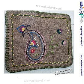 تصویر نشیمن نمدی دست‌دوز 