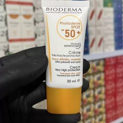 تصویر کرم ضد آفتاب بی رنگ SPF50 لافارر حجم ۳۰ میلی لیتر 