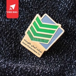 تصویر بج سینه طلایی شرکت آیسان خاورمیانه 