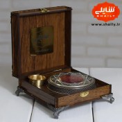 تصویر جعبه چوبی با پایه فلزی همراه با هاون و نیم مثقال زعفران سرگل اصل قائنات 