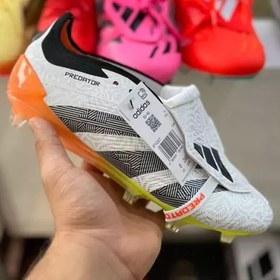 تصویر کفش فوتبال آدیداس استوکدار بلینگام Predator Edge 2024 رنگ سفید مشکی Adidas Predator Black And Red2 