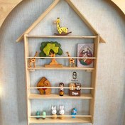 تصویر کتابخانه دیواری چوبی کودک طرح خانه 
