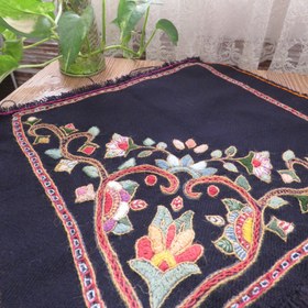 تصویر تو طاقچه ای پته دوزی رومیزی پته دوزی سورمه ای