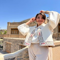 تصویر جلیقه چکن دوزی پنبه ای 