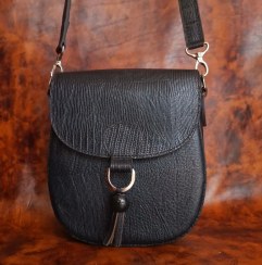 تصویر کیف دوشی زنانه طرح خاتون 