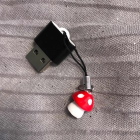 تصویر آویز فلش و موبایل قارچ 