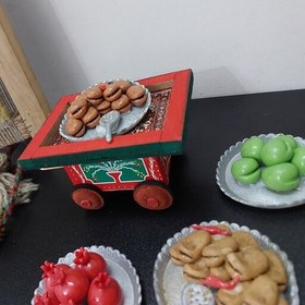 تصویر گاری چوبی یا چرخ طافی همراه با سینی باقالی و لبو 