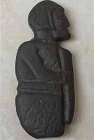 تصویر مجسمه قدیمی سنگی یشم سیاه سرباز هخامنشی 