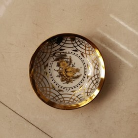 تصویر نعلبکی چینی طلایی 