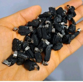 تصویر گردنبندتورمالین سیاه خواص و فواید سنگ تورمالین سیاه (Black Tourmaline) یا شورل (schorl) 