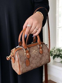 تصویر کیف زنانه مینی بگ جین Coach مدل Rowan 