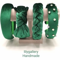 تصویر تل مجلسی مخمل سبز زمردی با اسکرانچی سِت 