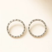 تصویر گوشواره حلقه‌ای نگین‌‌دار رنگ ثابت 