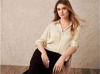 تصویر شومیز زنانه ساتن از برند اسمارا 