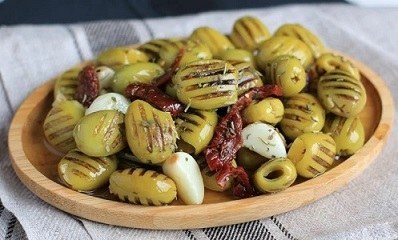 تصویر زیتون کبابی گریل شده طارم وزن ۳ کیلوگرم 