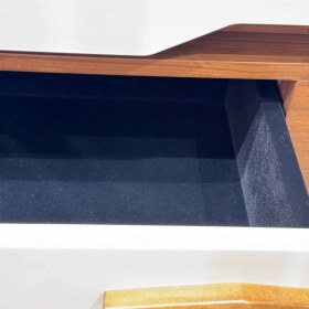 تصویر بغل تخت بنتلی گردویی 