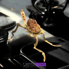 تصویر کلسیت موزه ای با پایه فلزی 