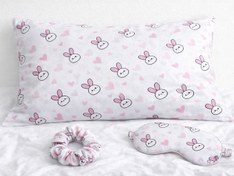 تصویر ست رو بالشی کش اسکرانچی و چشم بند ساتن 