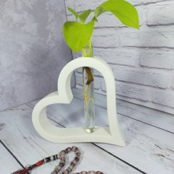 تصویر گلدان-بتنی-گلجا-ساده-مدل-قلبی-سفید-برفی-ساده-سنگ-مصنوعی 