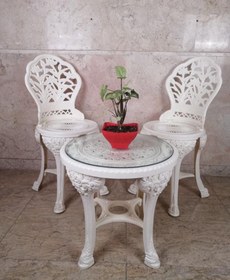 تصویر میز عسلی پلاستیکی گل نقش پلیمری Floral patterned table