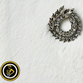 تصویر گل سینه طرح شاخه و برگ 