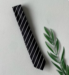 تصویر کراوات مشکی راه راه اریب وارداتی پارچه ساتن کیفیت بالا 