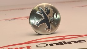 تصویر لوگوي پژو 508 شيروسط رينگ چرخ 