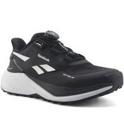 تصویر کفش های فضای باز زنانه زن سیاه پوست در Reebok 