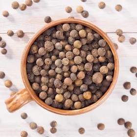 تصویر بهار فلفل یا allspice 