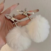 تصویر گیره نیپل وارداتی دارای پیچ تنظیم شونده و آبکاری شده استیل با سری سیلیکونی مدل پوم پوم - سفید Nipple clamp