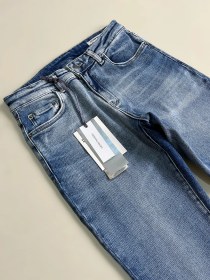 تصویر شلوار جین مردانه سایز ۳۶ و ۳۸ رنگ آبی روشن 