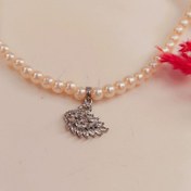 تصویر گردنبند مرواریدی با پلاک سواروسکی 