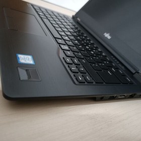 تصویر لپ تاپ فوجیتسو Fujitsu LifeBook U748 - با مانیتور 14 اینچ و مانیتور FHD 