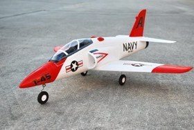 تصویر هواپیمای کنترل از راه دور رادیویی مدل " مک دانل داگلاس Goshhawk T-45" از نیروی دریایی آمریکا، بسیار مقاوم و دارای ساختار موتور براشلس محصول Lanyu. 