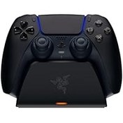 تصویر پایه شارژ سریع Razer برای PlayStation 5 – طراحی پایه منحنی، هماهنگ با کنترلر بی‌سیم DualSense PS5، ناوبری با یک دست، تغذیه از طریق USB، رنگ مشکی (کنترلر به‌صورت جداگانه فروخته می‌شود) Razer Quick Charging Stand for PlayStation 5: - Curved Cradle Design - Matches PS5 DualSense Wireless Controller - One-Handed Navigation - USB Powered - Black (Controller Sold Separately)