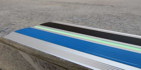 تصویر ترمز پله آلومینیومی تخت 