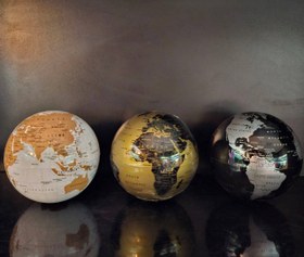 تصویر کره زمین مغناطیسی 