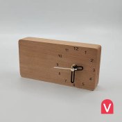 تصویر ساعت رومیزی چوبی مستطیلی ساده با چوب راش 