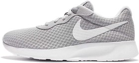 Nike women's clearance tanjun sneakers white