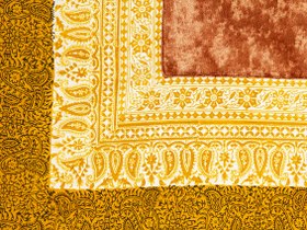 تصویر رومیزی پارچه ای قلمکار اصفهان (100 * 100) ترکیب پارچه مخمل و پارچه نخی چاپ قلمکار ( زرد)، مناسب میز 4 نفره