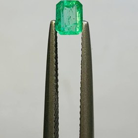 تصویر نگین زمرد پنجشير سایز 5*4 میلی‌متر 