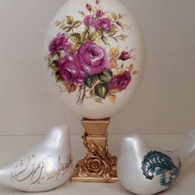 تصویر تخم شترمرغ و پرنده تزئین شده 
