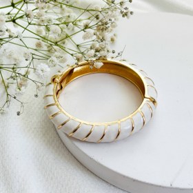 تصویر بنگل میناکاری سفید 