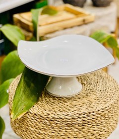 تصویر شیرینی خوری و میوه خوری پایه دار مقصود لب طلایی 