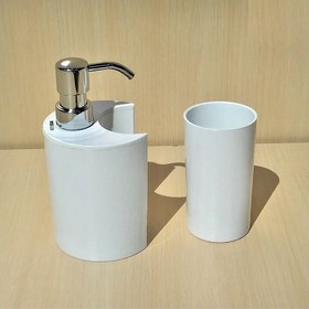 تصویر جامایع بریسو دیزاین سفید به همراه لیوان از جنس پلاستیک 